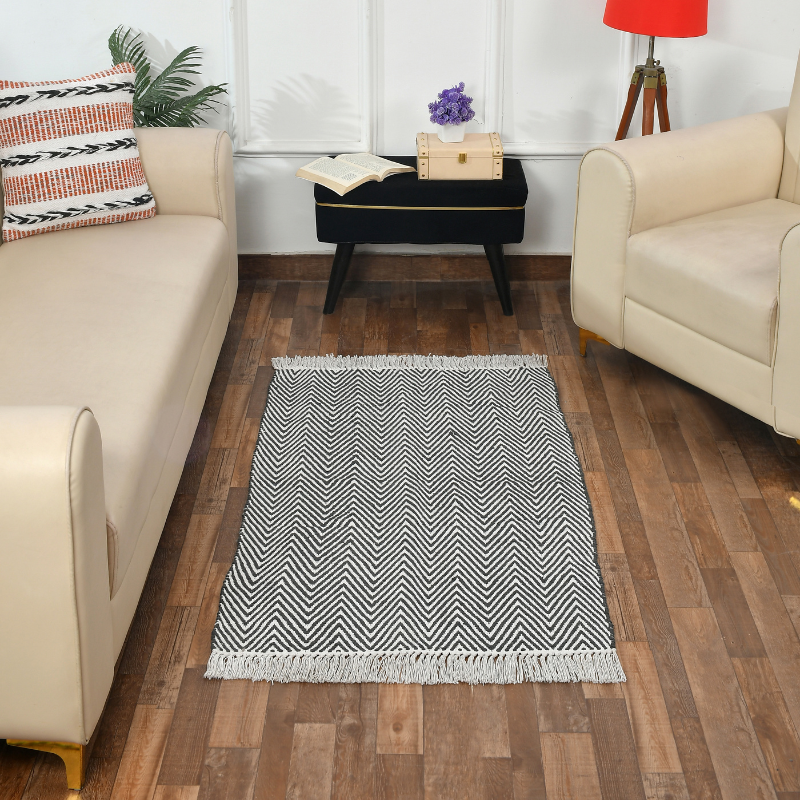 Reversible Rug With Tassels Black Color