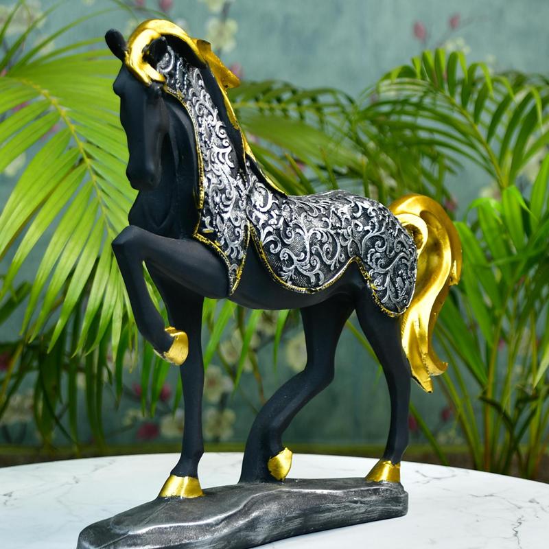 Sowpeace Resin Stallion Showpiece