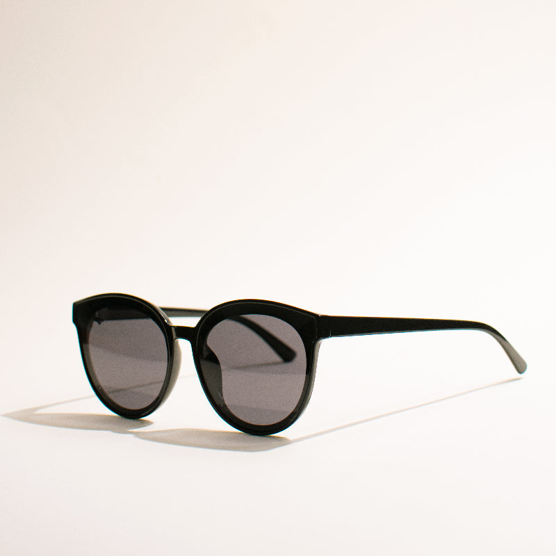 Stay Chic Round Jade Black Sunglass Eyewear ERL   