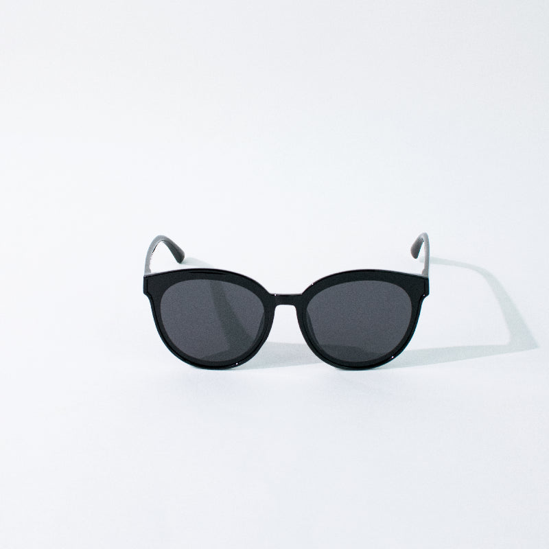 Stay Chic Round Jade Black Sunglass Eyewear ERL   