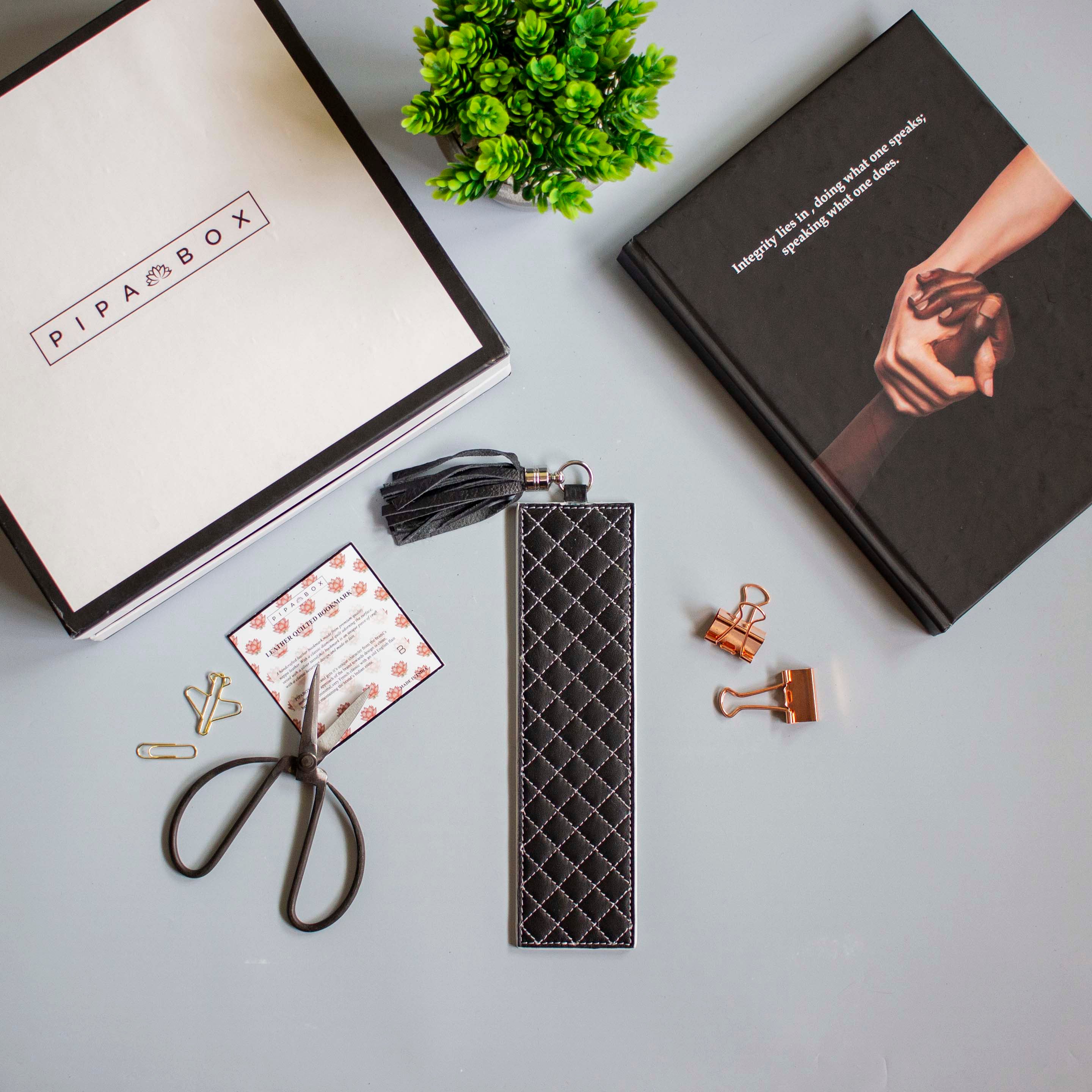 Tudor - Leather Bookmark Bookmarks Pipa Box   