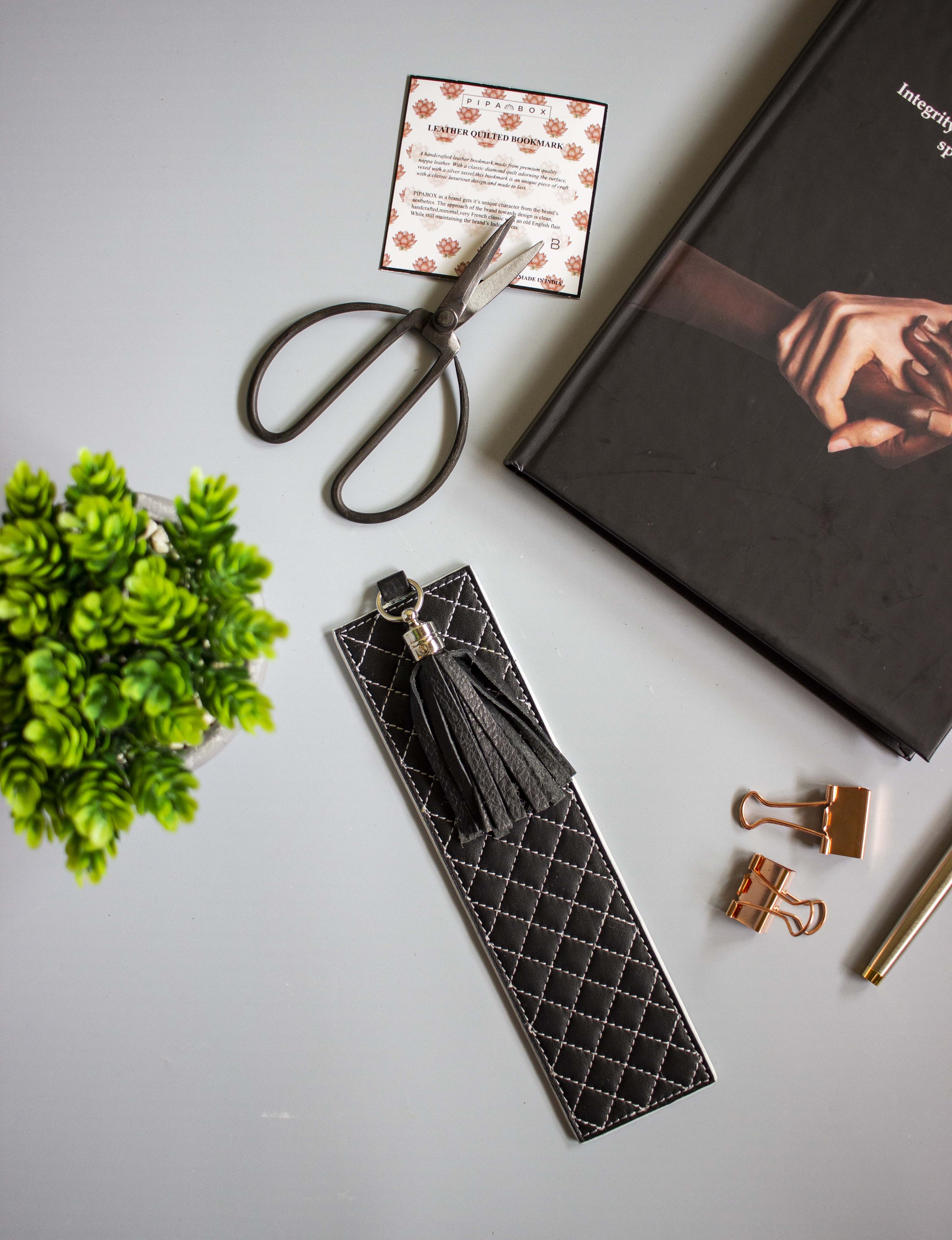 Tudor - Leather Bookmark Bookmarks Pipa Box   
