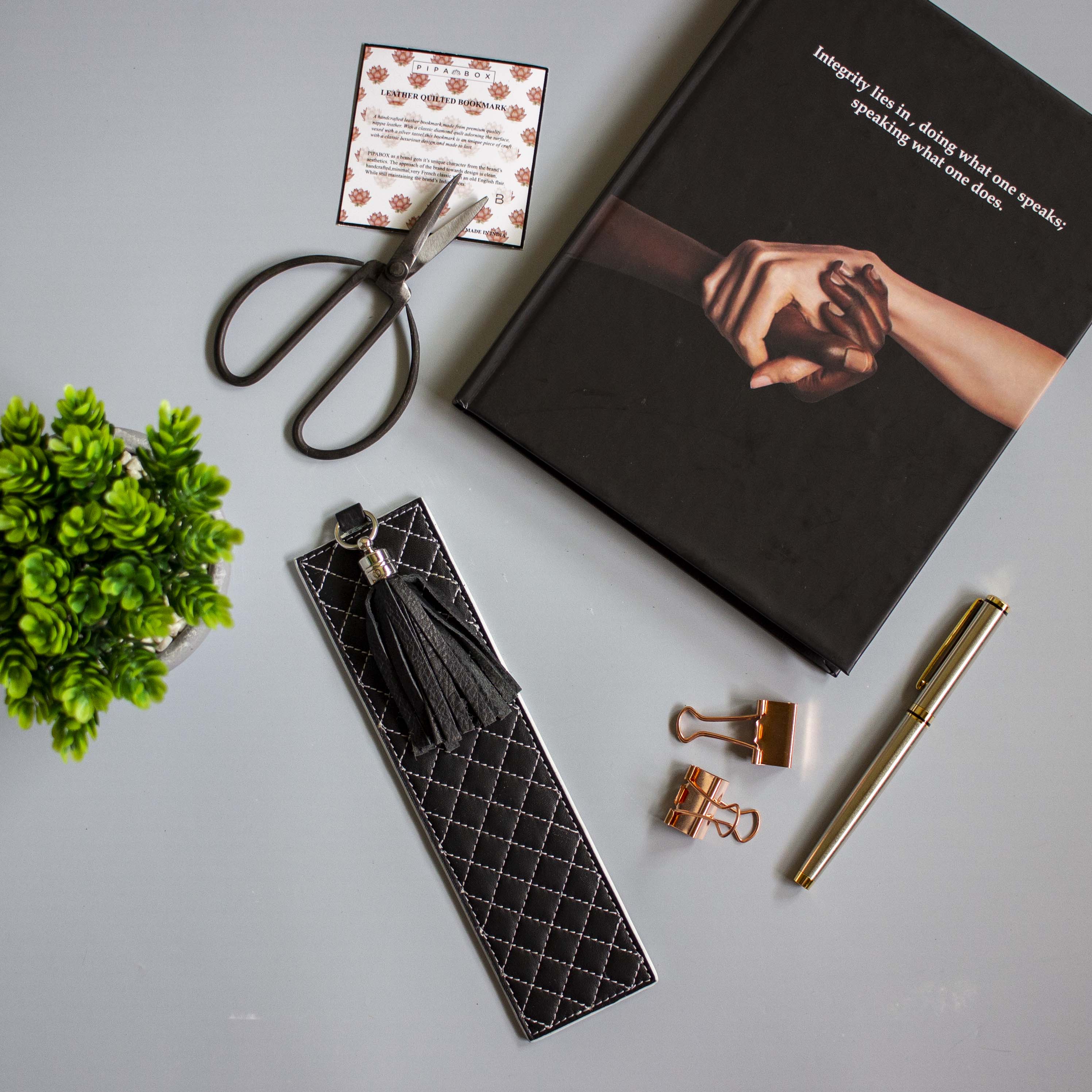Tudor - Leather Bookmark Bookmarks Pipa Box   